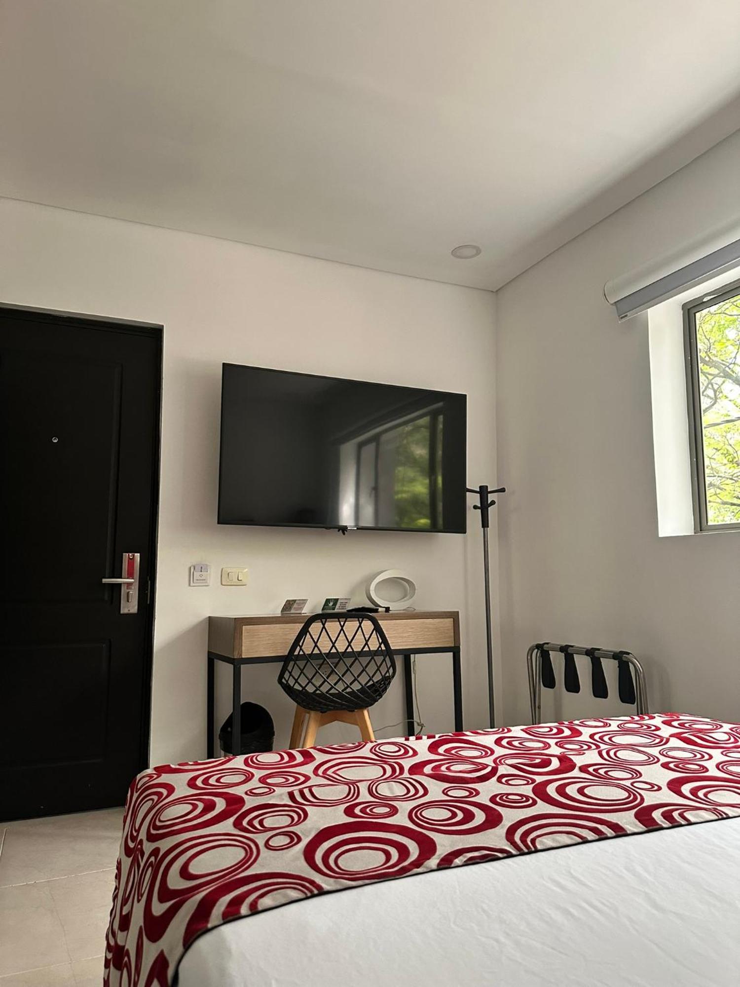 Hotel Merlott Lleras 메딜린 외부 사진